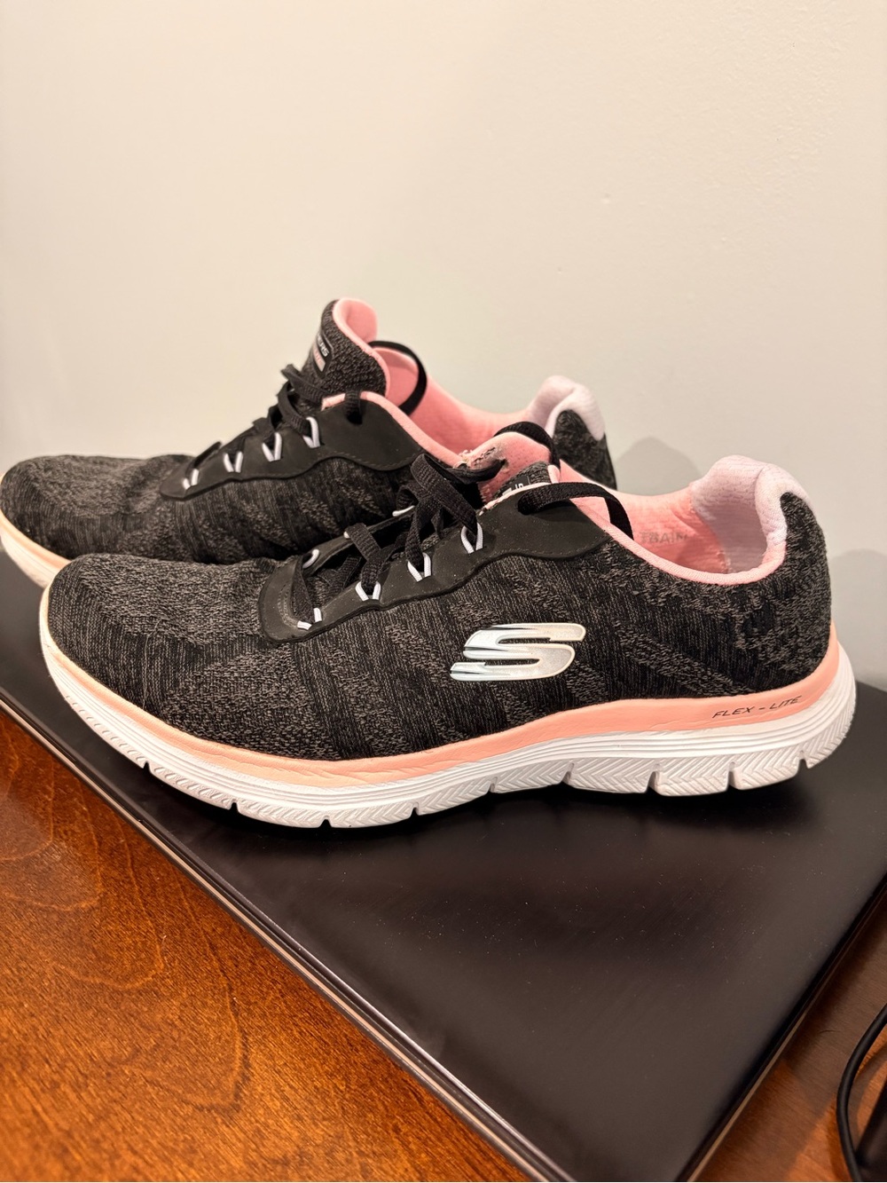 Skechers Women’s Black & Pink Flex-Lite Athletic Sneakers Run/Train Size 7.5